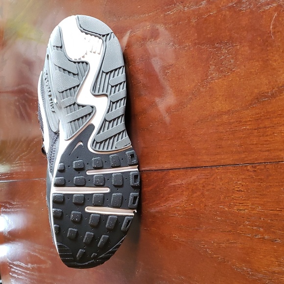 Women's Nike Air Max Excee - Picture 4 of 7
